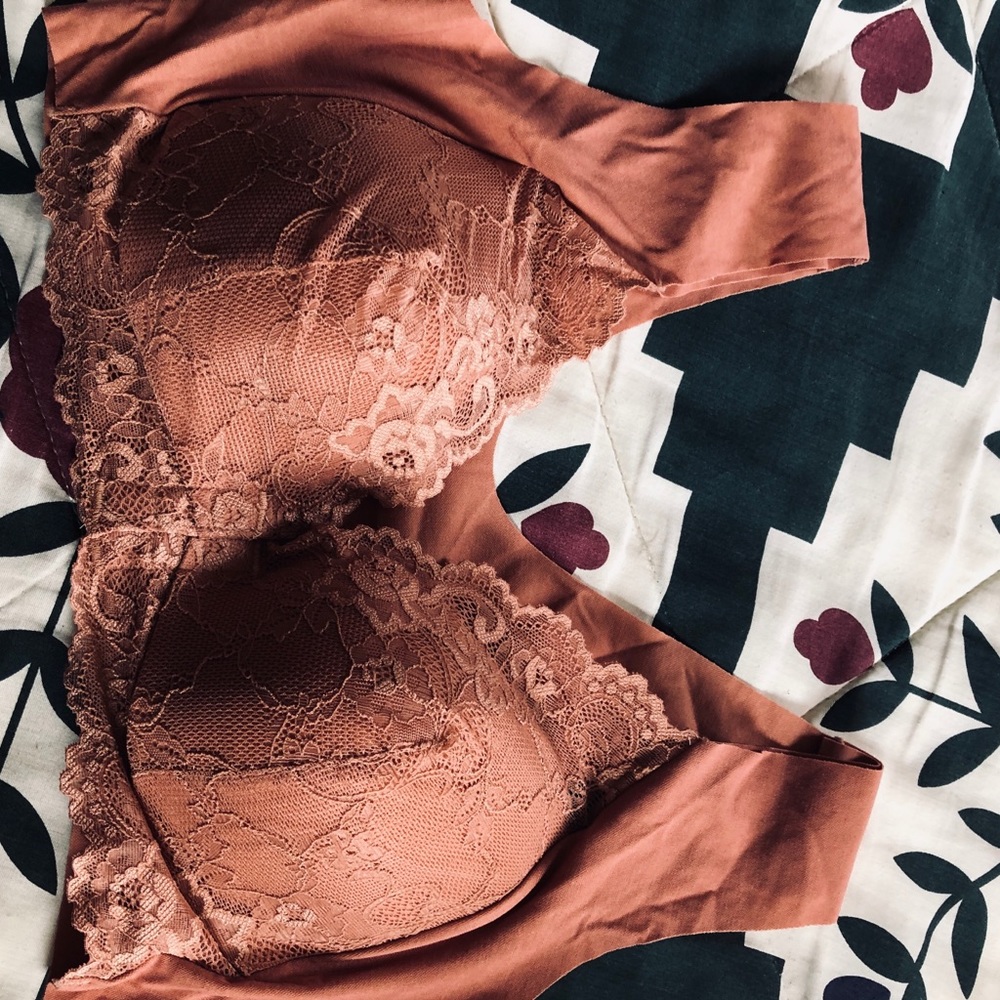 Bra, “no lines” material, lace, light brown/copper, NWT‼️🎉💝